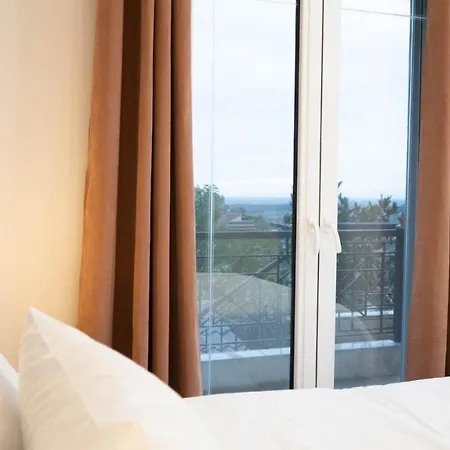 Lago Village House * 卡兰巴卡