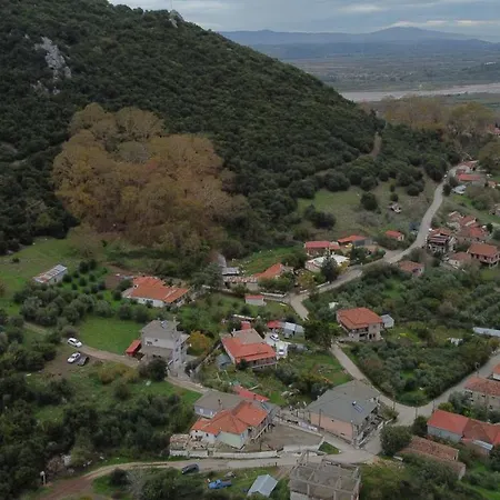 Lago Village House 卡兰巴卡