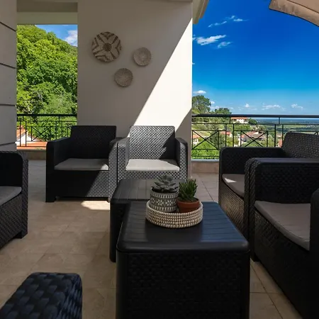 Lago Village House קאלאבאקה