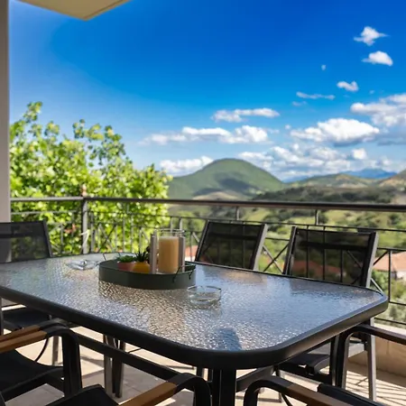 Lago Village House * קאלאבאקה